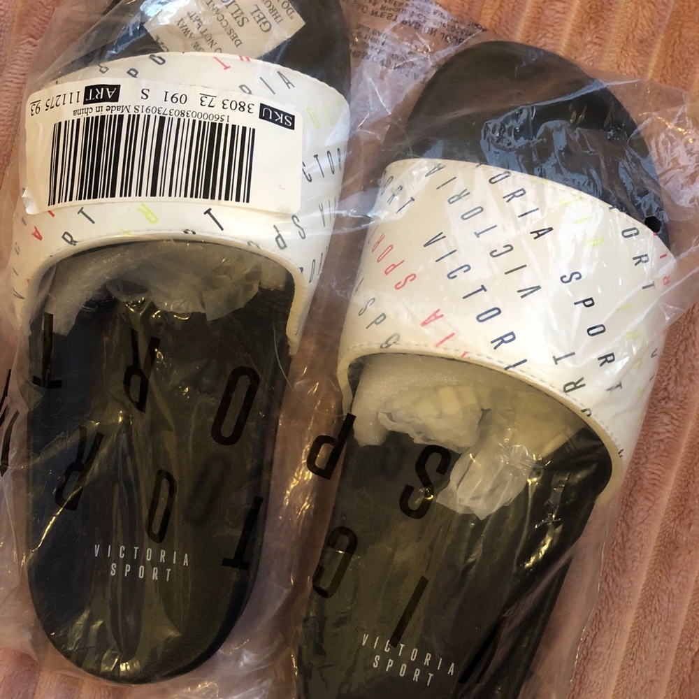 New Victoria’s Secret Slides Size 7